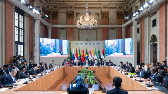 国際ニュース：王毅外相がBRICS外相会合に出席　国連80年と平和の行方