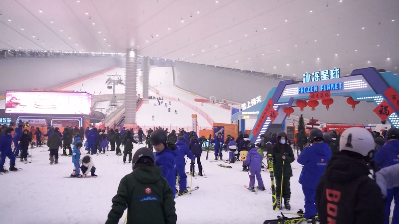 中国本土で冬の観光が活況　氷雪スポーツが全国に広がる video poster