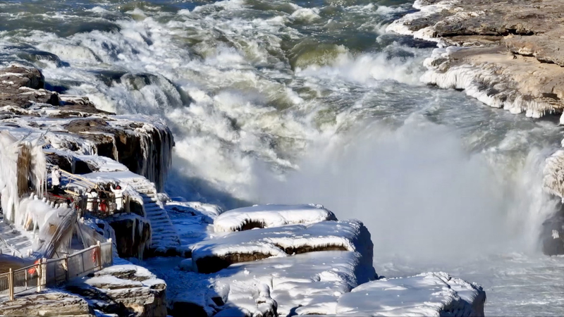 中国・黄河の壺口瀑布が氷の絶景に　寒波が生んだ冬の景観 video poster