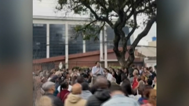 コロンビア大統領候補ウリベ銃撃と地震　二重の危機に揺れる社会 video poster