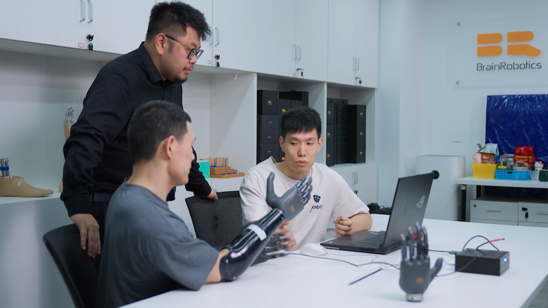 ニューロテクノロジーと孔子の「礼」 障がい者支援に挑むBrainco video poster