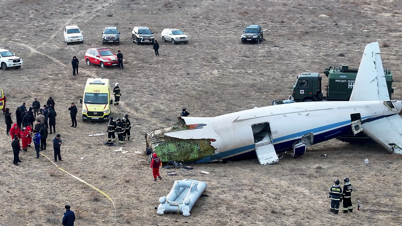 国際ニュース：カザフスタンでアゼルバイジャン航空機墜落　67人搭乗の事故