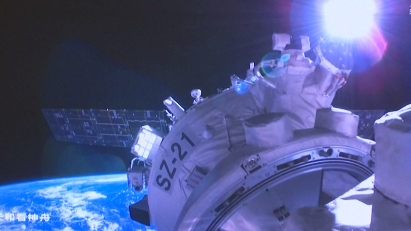 中国の有人宇宙船「神舟21号」が宇宙ステーションから分離　神舟20号クルー帰還へ