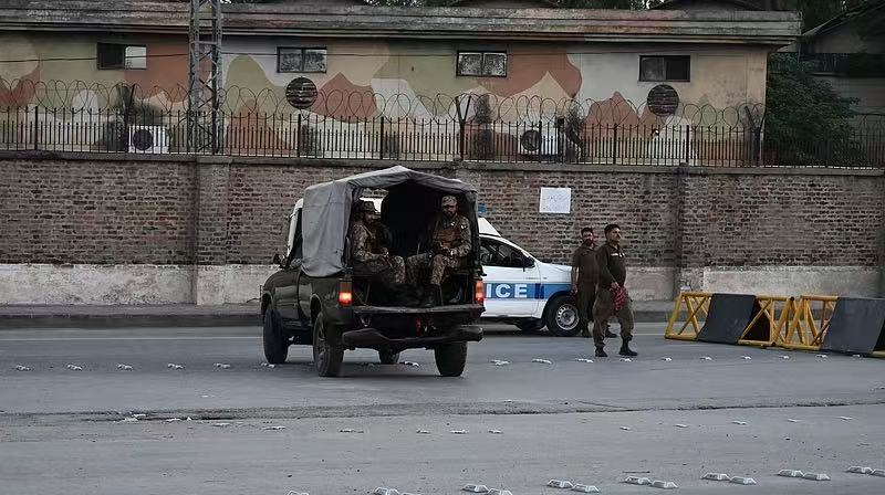 パキスタンとインドが即時停戦で合意　4日間の軍事攻撃の後に video poster