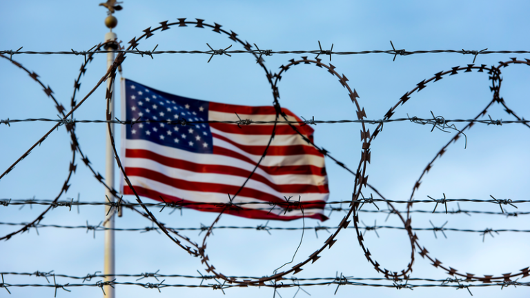 トランプ氏、2026年に移民取締り拡大へ　職場摘発も焦点に