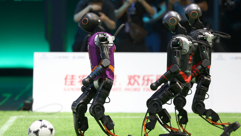 中国初のヒューマノイドロボット3対3サッカー 清華大学チームが優勝