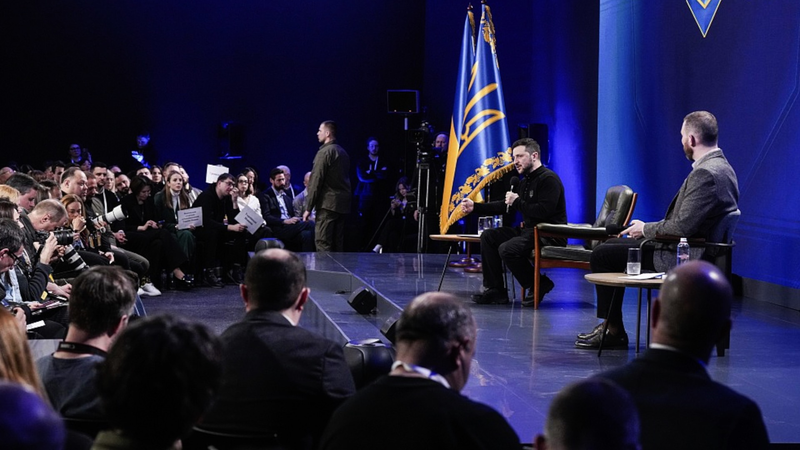 ウクライナ・ゼレンスキー大統領「和平かNATO加盟なら即時退任も」　トランプ氏は「独裁者」批判 video poster