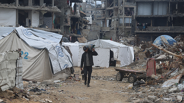 ガザ停戦合意で7回目の人質交換　ハマスが6人解放を発表 video poster