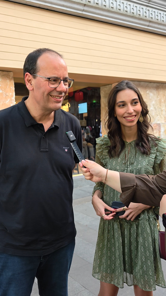 【街頭インタビュー】ライオンダンス見たことある？ 仏山で出会った父娘の視線 video poster