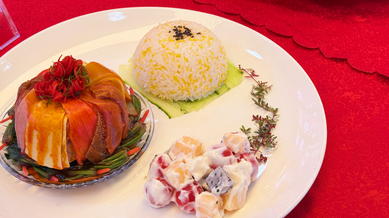 貴州・銅仁でフードフェス開幕　歴史地区で味わうローカル料理と文化