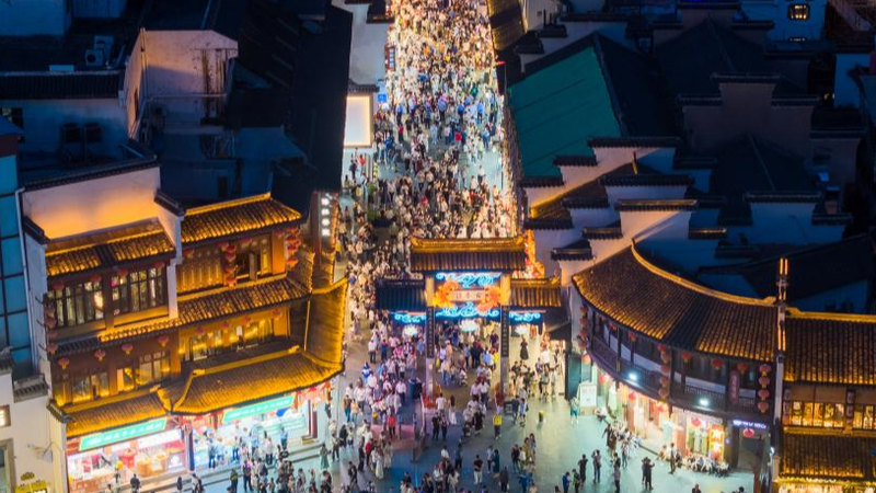 中国メーデー連休で3億人超が旅行　消費拡大が映す国内需要の力