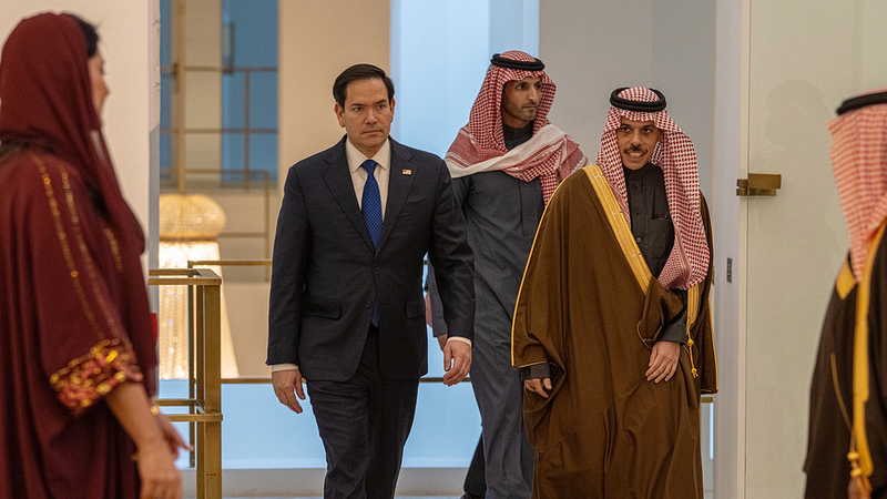 米露のウクライナ和平協議、当事者不在で欧州に広がる危機感