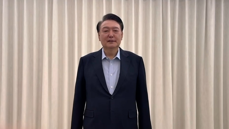 韓国ユン大統領が国民向け演説　戒厳令未遂捜査と逮捕の行方 video poster
