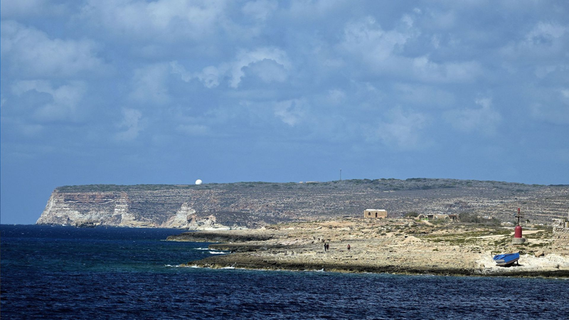 イタリア・ランペドゥーサ島沖で移民船転覆　少なくとも20人死亡の国際ニュース