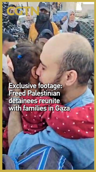 ガザで解放パレスチナ人が家族と再会　独占映像が映した涙 video poster
