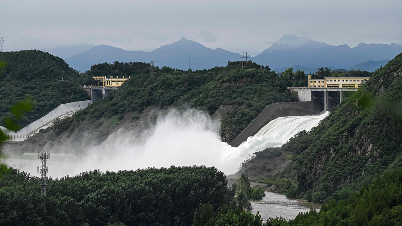 中国北部で豪雨と洪水　気候変動と中国当局の対応を読む video poster