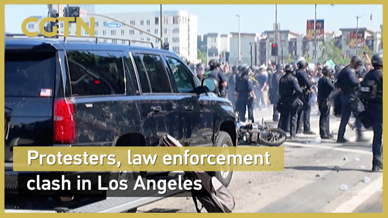 ロサンゼルスで抗議デモと当局が衝突　州兵動員で政治的対立が深まる video poster