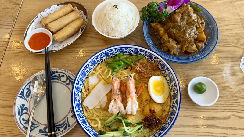 北京で味わうマレーシア料理　東南アジアの香りを身近に video poster