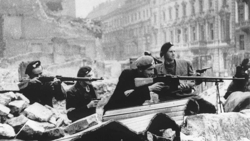 壊滅から80年、ワルシャワが語る都市再建と記憶【国際ニュース】 video poster