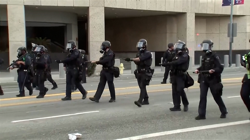 ロサンゼルスで移民一斉摘発　トランプ大統領が州兵派遣 video poster