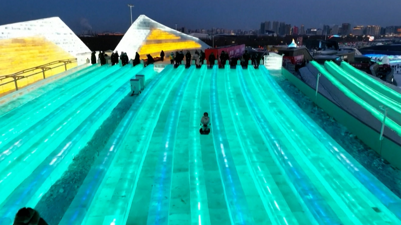 ハルビン、氷雪経済を強化　人気パーク拡張で冬の観光需要に対応 video poster