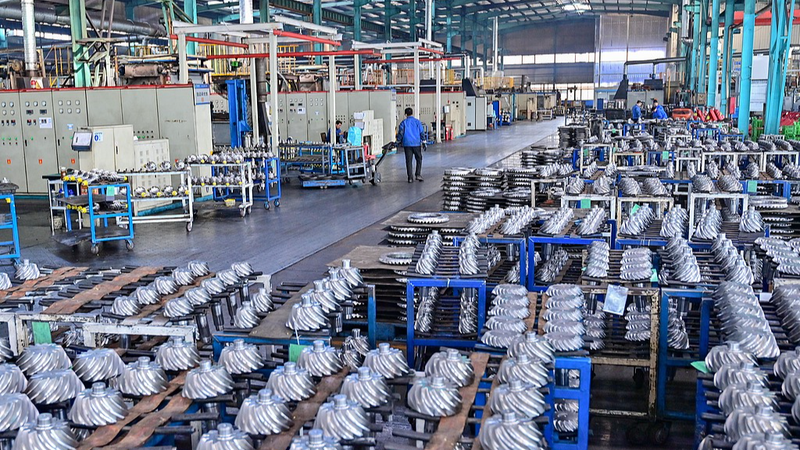 中国が国有企業改革と民間経済支援を強化へ　政府活動報告の要点