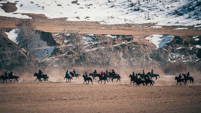 新疆の伝統スポーツ「ヤギ奪い」 無形文化遺産ブズカシとは