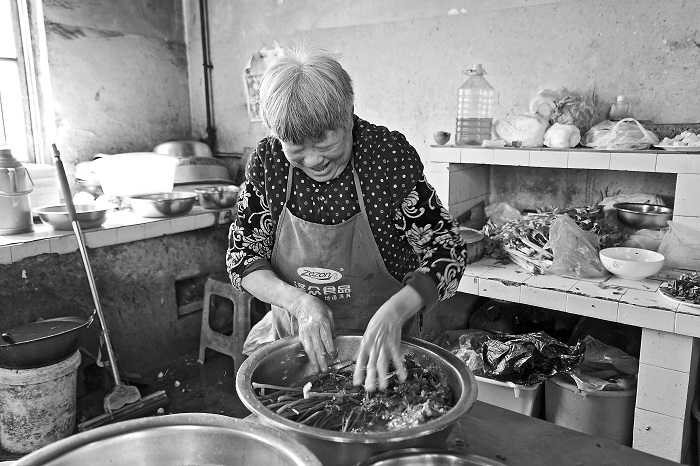 72歳の山東省の飲食店主、20年かけて200万元超の借金完済