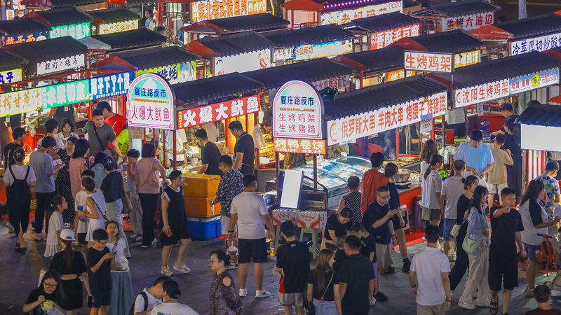 中国がサービス消費拡大へ新措置　国内需要テコ入れの狙いは