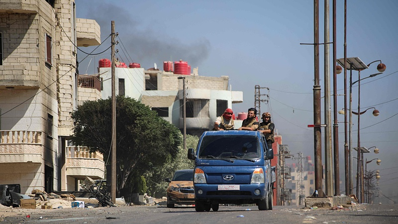 シリア南部スウェイダで部族戦闘員が撤退　停戦合意と人道危機のいま