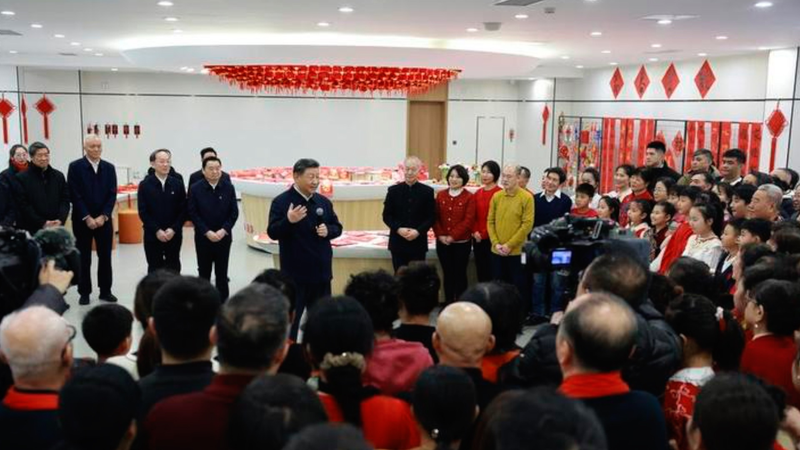 習近平国家主席が春節のあいさつ　巳年に向けて幸福と平和を祈る video poster