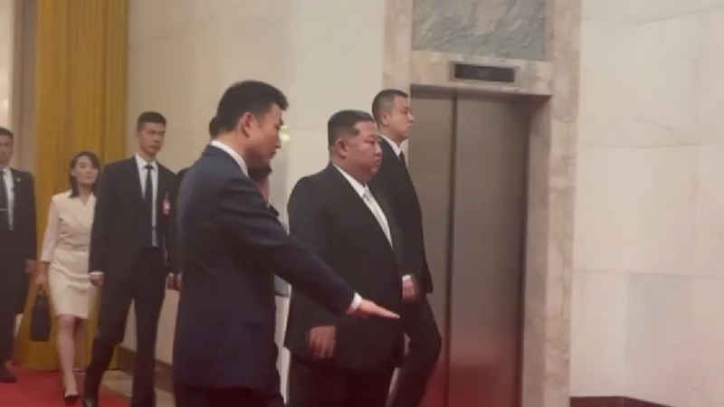 北京の人民大会堂で金正恩氏と習近平主席が会談へ　東アジアの国際ニュース video poster