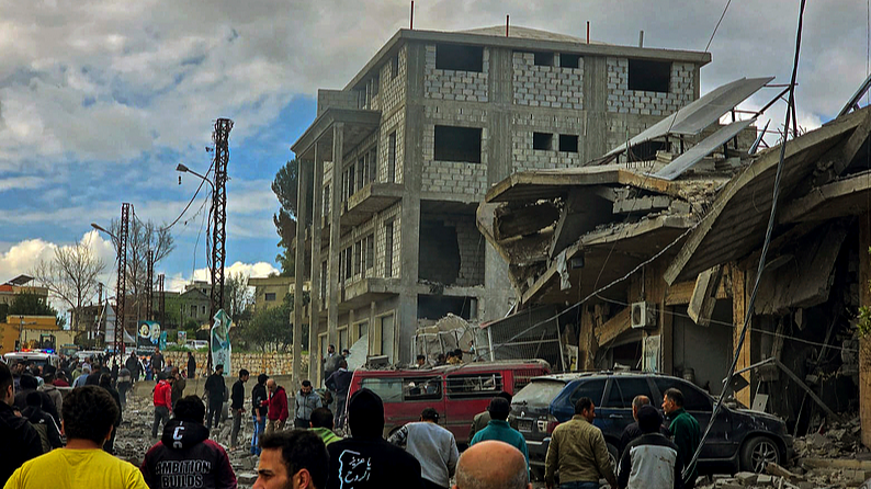 レバノン東部・南部をイスラエル空爆　7人死亡40人負傷と報告