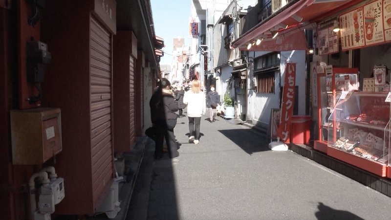 中国発日本行き航空便が4割減便 高市首相発言の余波で何が起きているか video poster