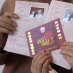 新疆・天池が今冬の話題に：氷の湖で「婚姻登記センター」、恋と冒険を一度に video poster