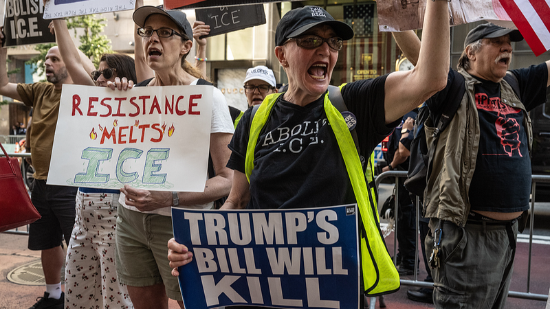 独立249年目のアメリカで何が起きたか　洪水・山火事・銃撃が覆った祝祭の日