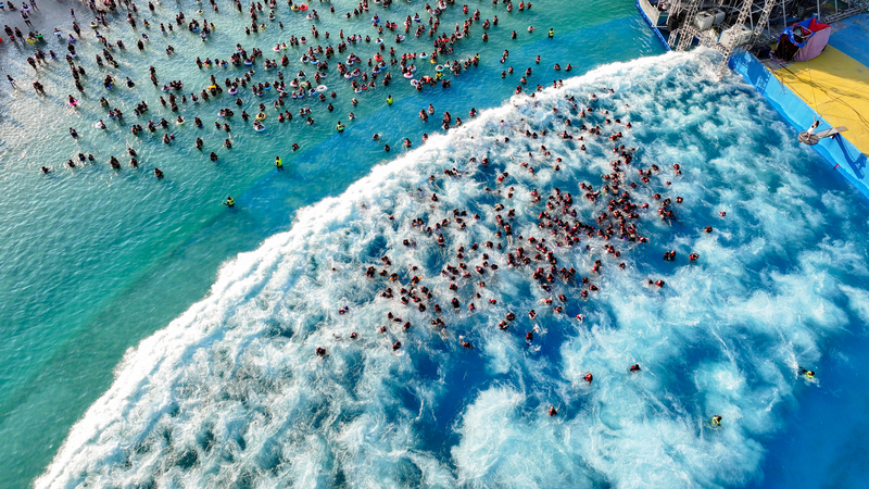 中国・鄭州のプールが大人気　猛暑の夏、市民の“避暑地”に