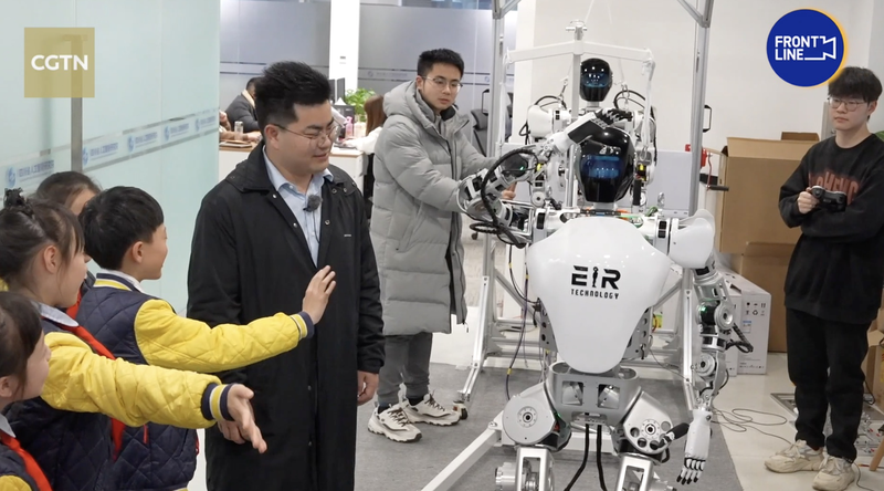 中国のAI教育が加速：2030年までに小中高で全面導入へ video poster