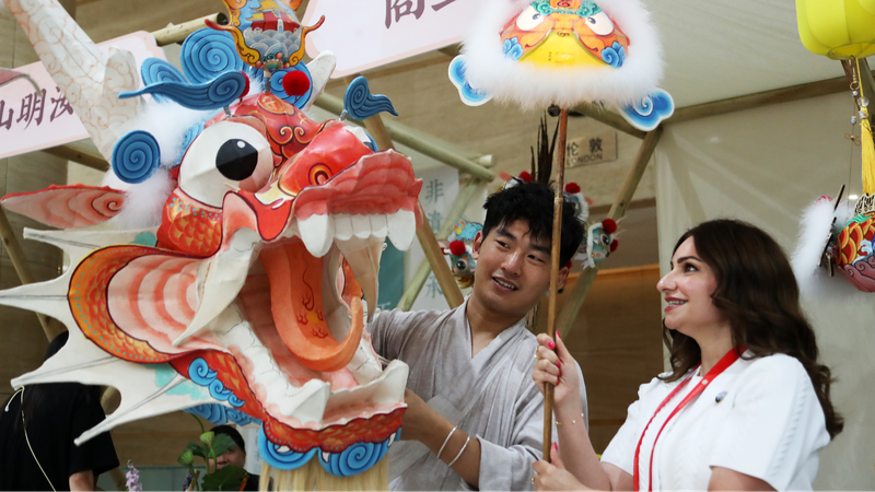 SCOサミットで河南文化を紹介　唐三彩や魚灯籠の展示が参加者を魅了