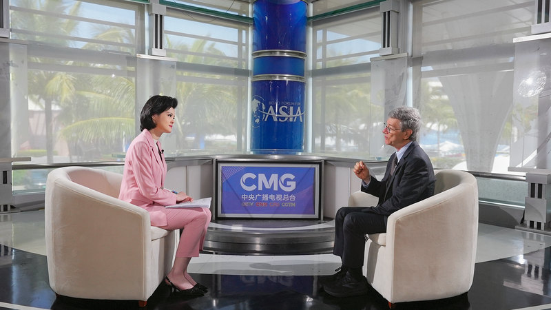 中国の貧困削減は世界のモデルに　サックス教授が語る開発のロードマップ video poster