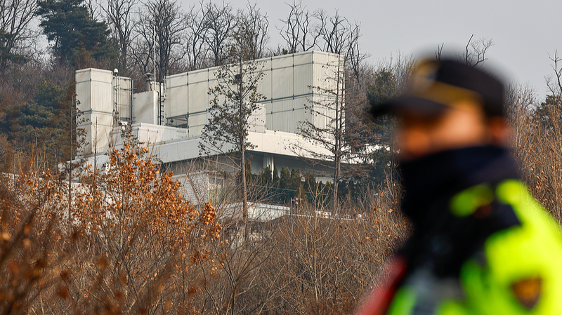 弾劾された韓国・尹錫悦大統領 逮捕令状延長で2度目の逮捕へ video poster