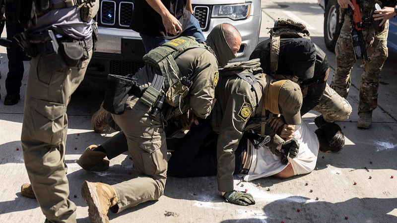 ロサンゼルス市長、連邦当局の「違法拘束」疑惑で議会調査を要求