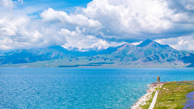 新疆ウイグル自治区・賽里木湖の清流Fengfanxiが映す静かな時間 video poster