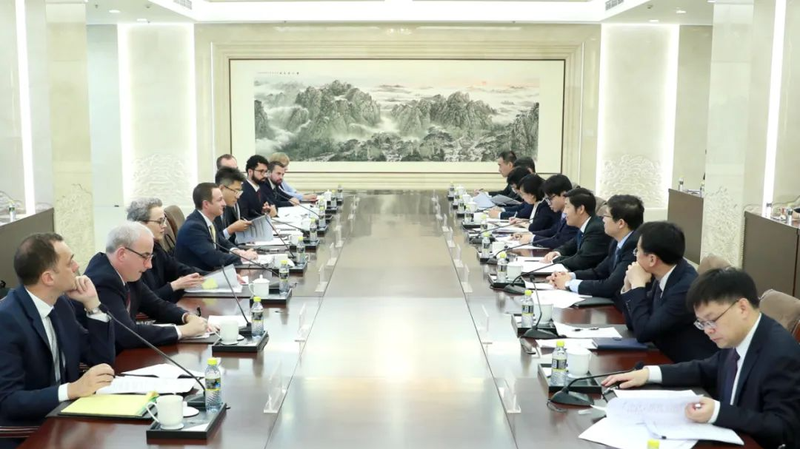 中国と英国がAI対話　安全で包摂的な人工知能の発展へ協力確認