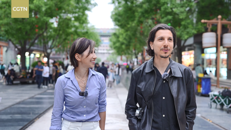 国際ニュース アンソン・シーブラ、中国ツアー後の北京で語る音楽の力 video poster