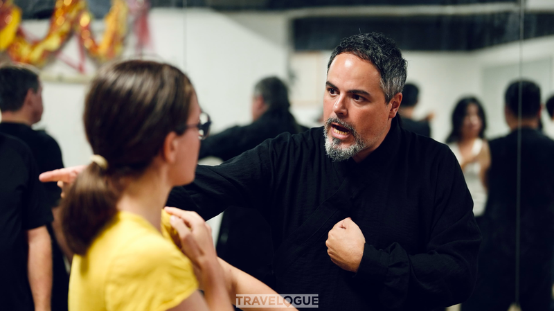 上海のカンフー道場を率いるイタリア人師範の物語