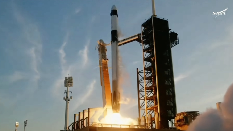 NASAとスペースX、新クルー打ち上げ　ISSに9カ月滞在の宇宙飛行士交代へ video poster