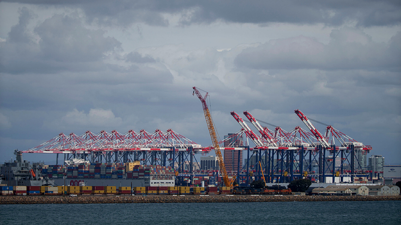 米国の港湾フィー案：中国本土製船舶に最大150万ドル、消費者への影響は video poster