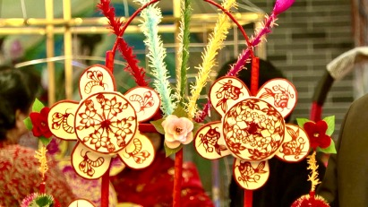 春節前、山西省の村で回転ランタン作りが最盛期 video poster