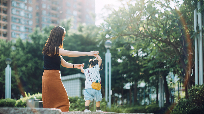 習近平の女性・子ども・家族観を読み解く新刊2冊　中国で出版